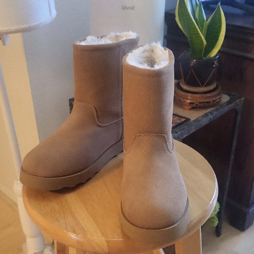 Time & True Tan Ugg-Like Boots Fuzzy Inner NWOT
